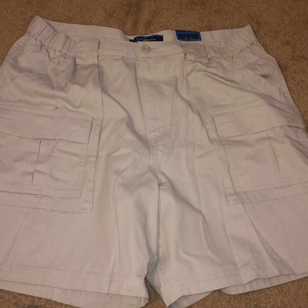 light tan cargo shorts